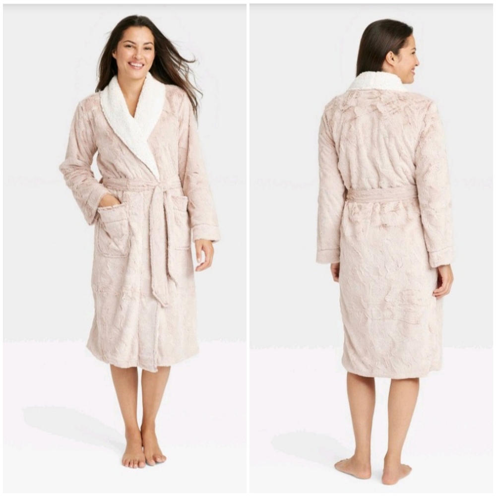 Stars Above Mauve Cozy Faux Fur Robe
